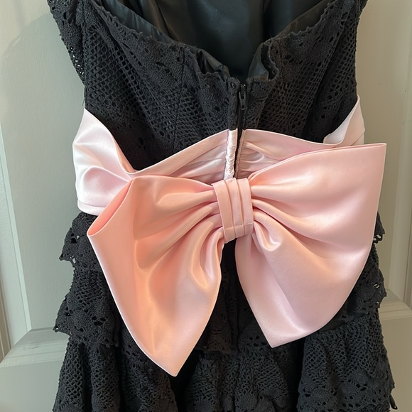 Betsey Johnson strapless tiered lace dress (size 6) - Picture 7 of 9